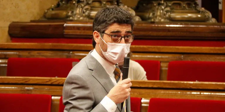 Els comuns demanen la compareixença de Puigneró perquè "valori" la limitació de les trobades a 10 persones