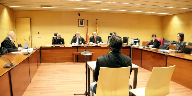 Jutgen un acusat que s'enfronta a 12 anys de presó per violar la neboda de 14 a Caldes de Malavella