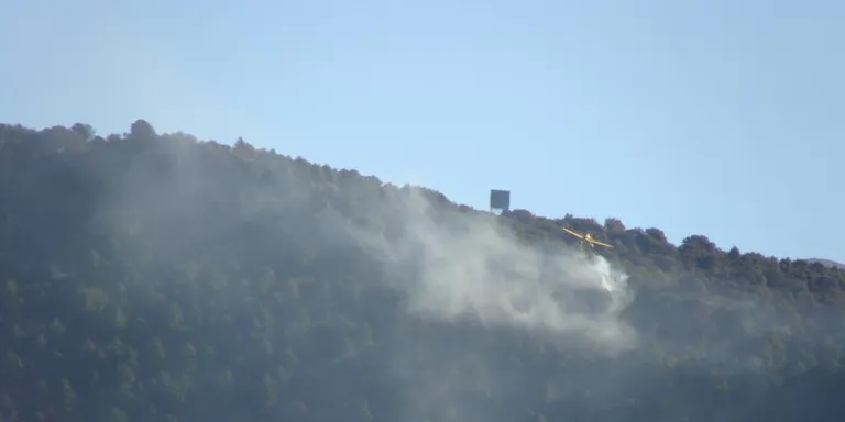 Els Bombers continuen treballant en les tasques d'extinció dels incendis al Pirineu