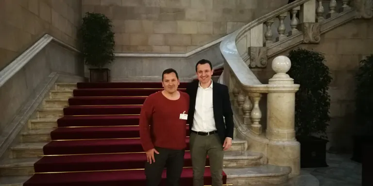 El Parlament aprova una proposta per garantir la gratuïtat del menjador per a alumnes amb necessitats especials