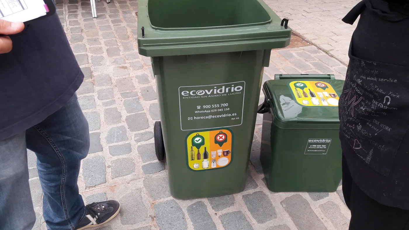 Campanya a Caldes per fomentar el reciclatge d’envasos de vidre als establiments d’hostaleria i restauració
