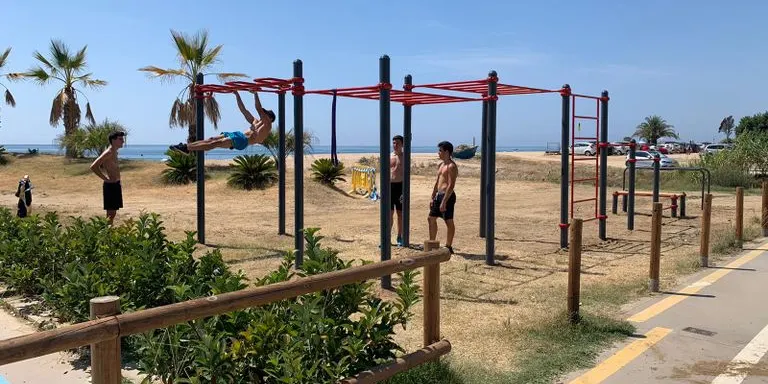Pineda compta amb un nou parc esportiu de calistènia