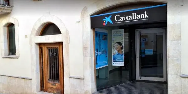 L’oficina CaixaBank d’Altafulla participa en l’Arbre dels somnis perquè més de 21.000 nens en risc d’exclusió rebin un regal de Nadal