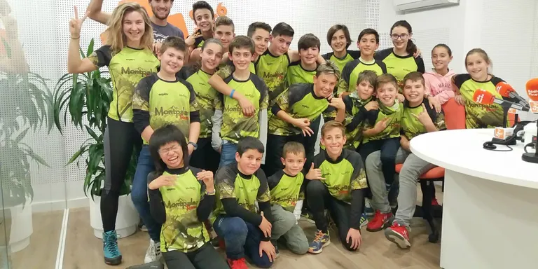 El 'Montpalau Team' és una escola de muntanya on els nens i nenes aprenen a través de les experiències