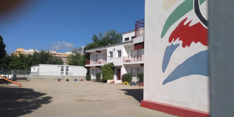 Les escoles i instituts han obert amb poca afluència d'alumnes