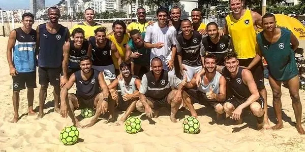 El club brasiler Botafogo vol expandir la seva marca al món del futbol platja amb el torrenc Llorenç Gómez com a referent