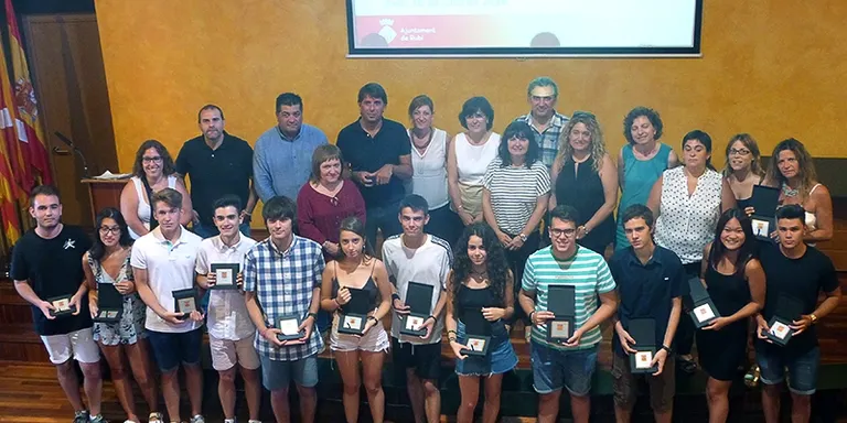 Els alumnes amb millors notes a la selectivitat reben el reconeixement institucional de l’Ajuntament