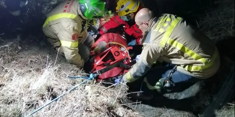 Mor un menor de 17 anys en caure per un barranc de 20 metres al castell de Tona