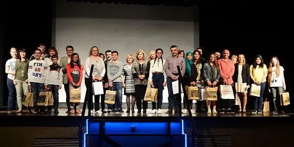 Tret de sortida a la cinquena edició del concurs literari Roca Plana