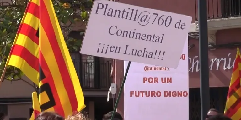 Els treballadors i treballadores de Continental criden que lluitaran pels seus llocs de feina