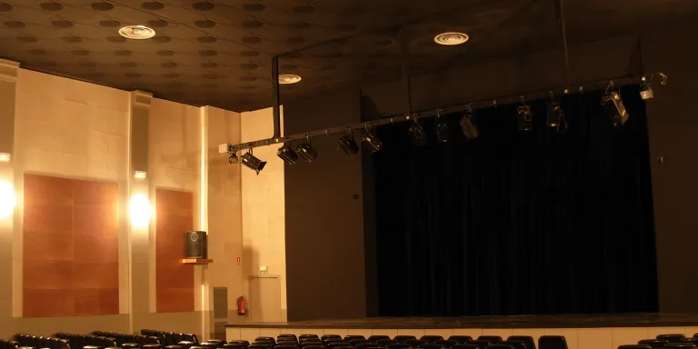 El grup de teatre Les Meliets posa en escena 'El passat... és present'