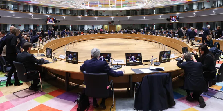 L’oficialitat del català s’ajorna: el tema cau de l’agenda oficial dels 27 i es tractarà només a nivell tècnic