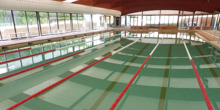 La piscina descoberta de Can Rosés funciona amb total normalitat