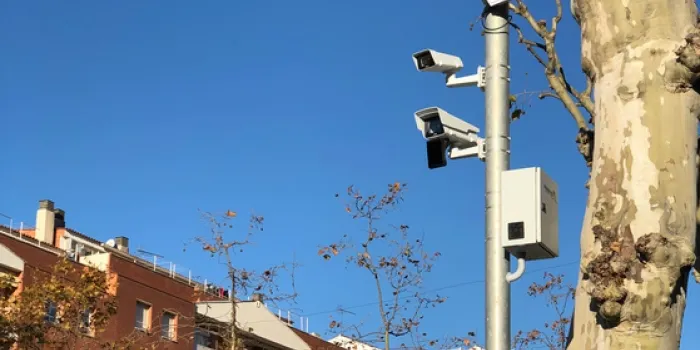 El radar als semà fors del Pont de Lourdes es posa en funcionament aquesta setmana en fase de proves