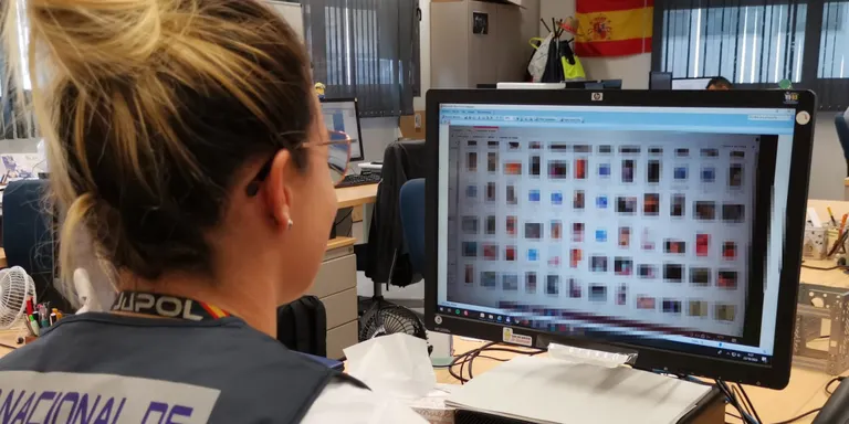 Detenen a Súria un menor d'edat per produir i distribuir pornografia infantil utilitzant intel·ligència artificial