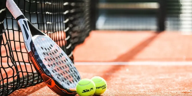Comença l'Open nocturn de tennis i pàdel