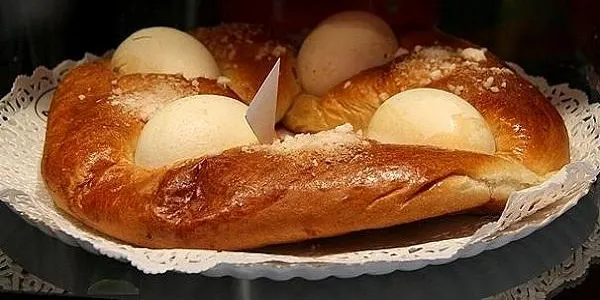 Les tradicionals mones de Pasqua en forma de tortell i amb ous durs, entre les més demandades