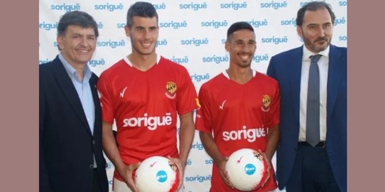 El Nàstic presenta la samarreta oficial que lluirà en la final de campions contra l’Oviedo