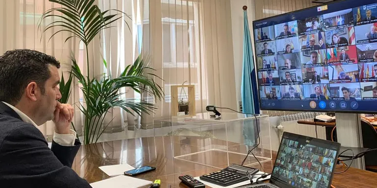 Xavier Amor tracta amb el president Pedro Sánchez els ajuts econòmics i la col.laboració entre administracions