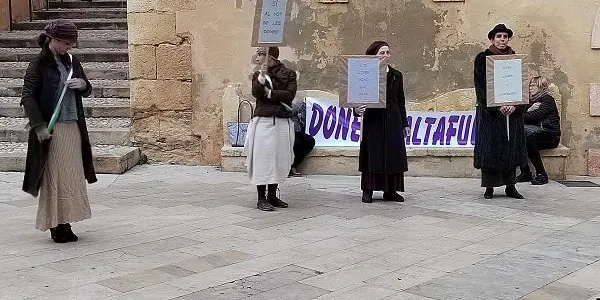 El grup de teatre social + A Prop prepara una “performance dinàmica” pel 8M a Altafulla