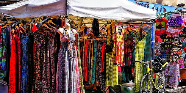 Queda suspesa la celebració del mercat setmanal de demà dimarts