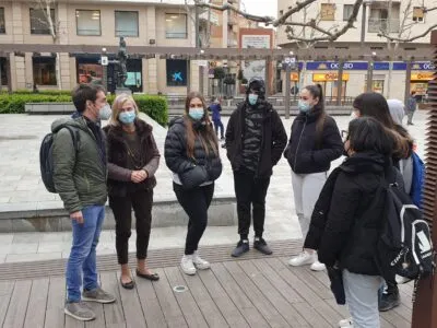 Neix un programa de mentoria escolar i social als instituts