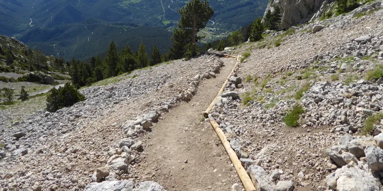 El Parc Natural del Cadí-Moixeró completa la recuperació del camí d'accés del Pedraforca paral·lel a la tartera de Saldes