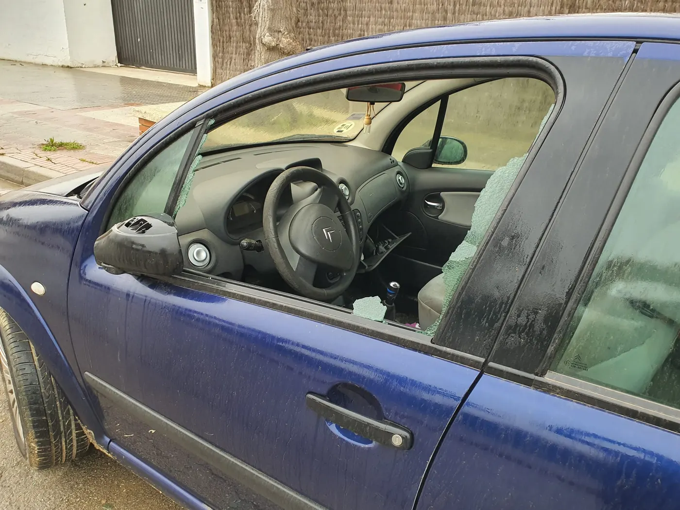 La Policia Local de Pineda deté un jove com a presumpte autor de robatoris a nou vehicles aquesta matinada