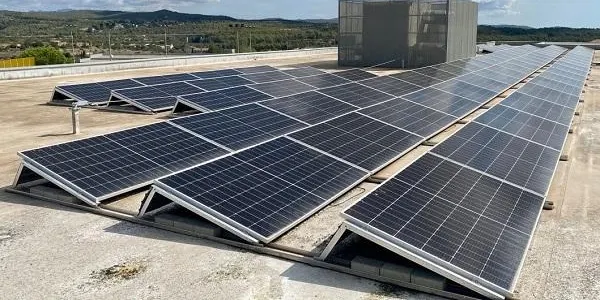 El Catllar posar en marxa una instal·lació solar fotovoltaica de 40kW al complex escolar municipal