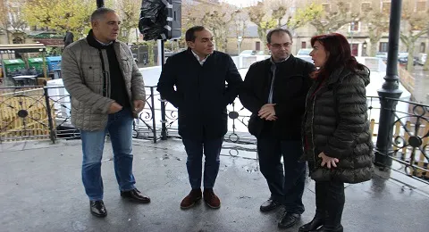 TODO PREPARADO PARA ABRIR LA PISTA DE HIELO Y LOS TOBOGANES DE ESTAS NAVIDADES