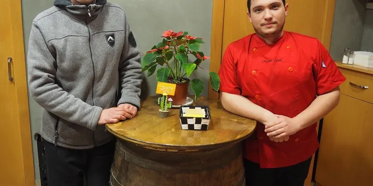 El Bar Nou de la Seu d'Urgell prepara la truita de patates més gran de Catalunya
