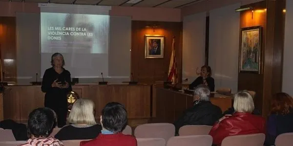 Els grups municipals d’Altafulla fan pinya contra la violència masclista i plantegen la creació d’un protocol contra les agressions sexistes en l’oci