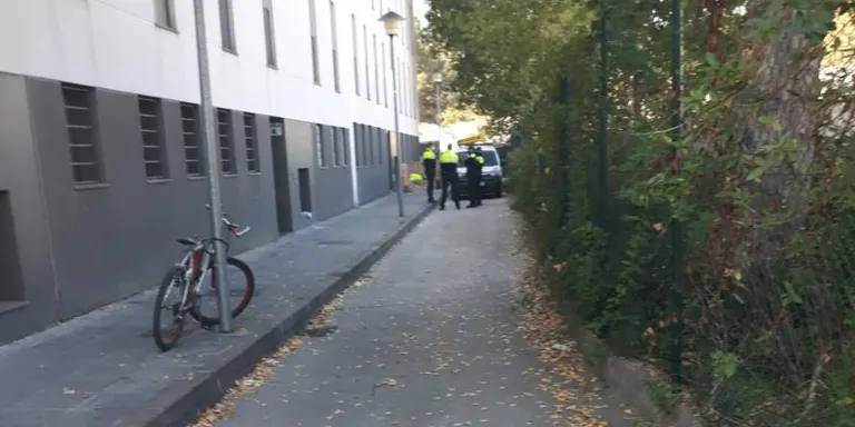 Santa Coloma de Farners denuncia que grups organitzats ocupen pisos buits i els lloguen a famílies vulnerables