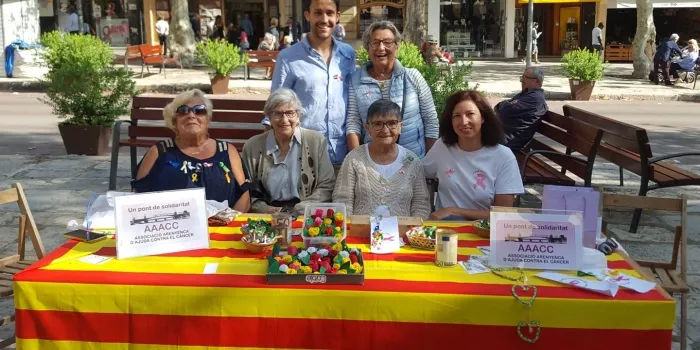 L’Associació Arenyenca d’Ajuda contra el Càncer recull 500 euros