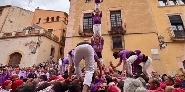 Els Castellers d’Altafulla estrenen temporada a casa amb una diada plàcida i amb bones sensacions