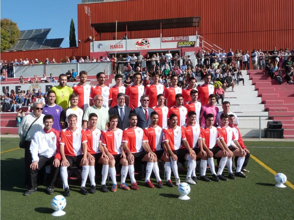La plantilla 2014-2015 prometia grans alegries i tot va acabar malament entre club i jugadors / Arx