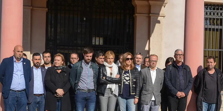 Rubí se suma al dol per les víctimes de París amb un minut de silenci