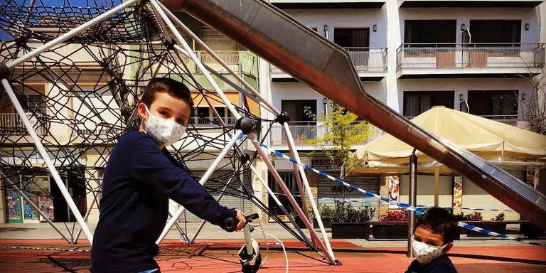 Continua el repartiment de 8.000 mascaretes infantils pels nens i nenes de Pineda