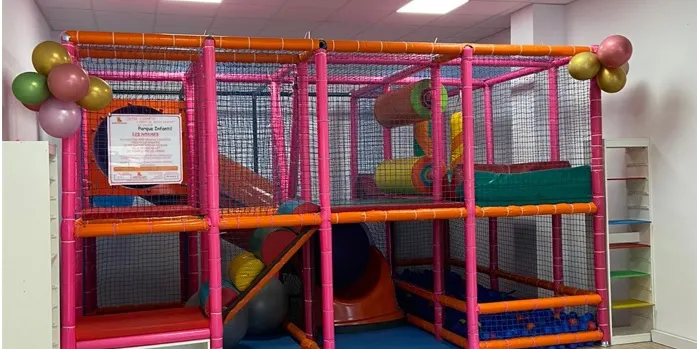 Avui des de la ràdio hem conegut la Sala Esbarjo, un lloc per llogar i anar-hi a fer festes