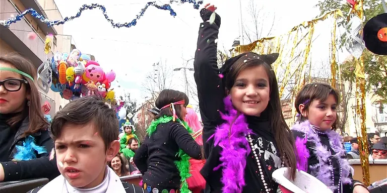 La rua infantil de Carnaval torna a engrescar milers de rubinencs