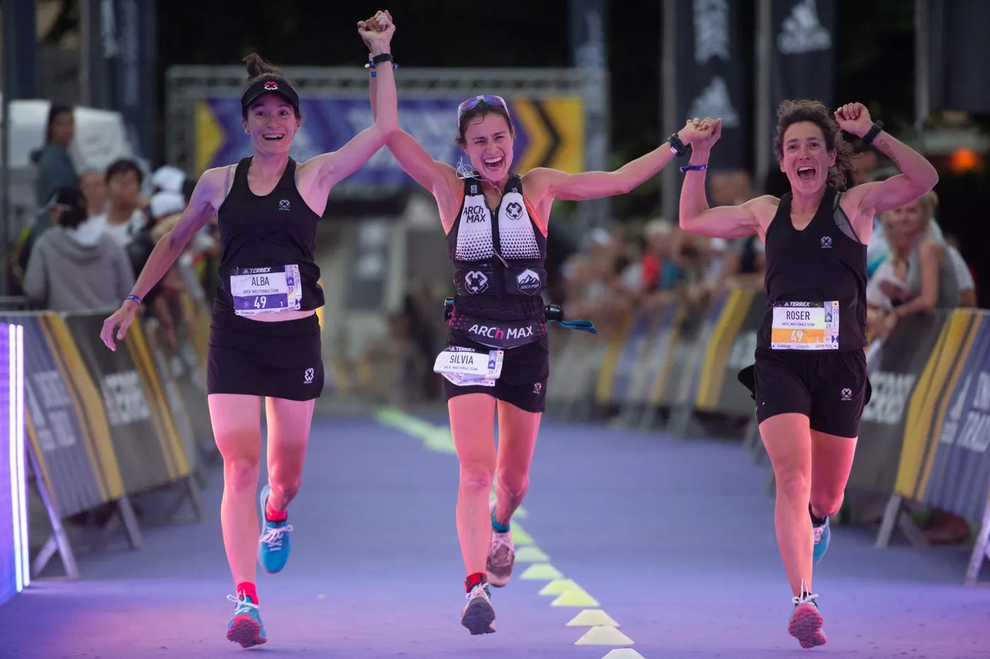 Equip ARCh MAX FEMALE TEAM, a l'arribada de la prova