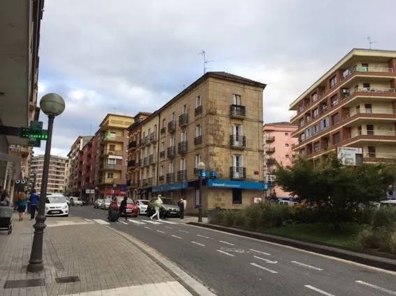 PRIMEROS MOVIMIENTOS EN LAS OBRAS QUE COMPLETAN LA REURBANIZACIÓN DE LA CALLE HONDARRIBIA