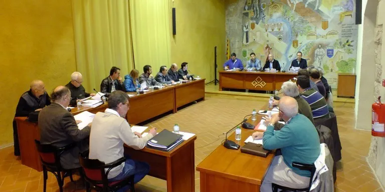 Actualització 21.30 h - Retiren el camió avariat que ha provocat un tall de circulació prop d'Almenara