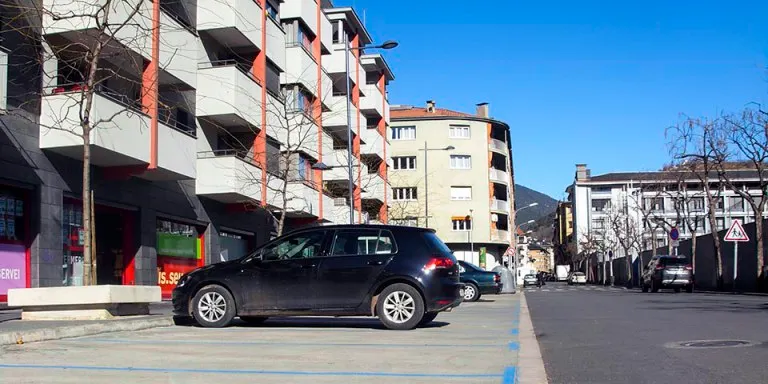 Compromís reclama renegociar la concessió de la zona blava de la Seu