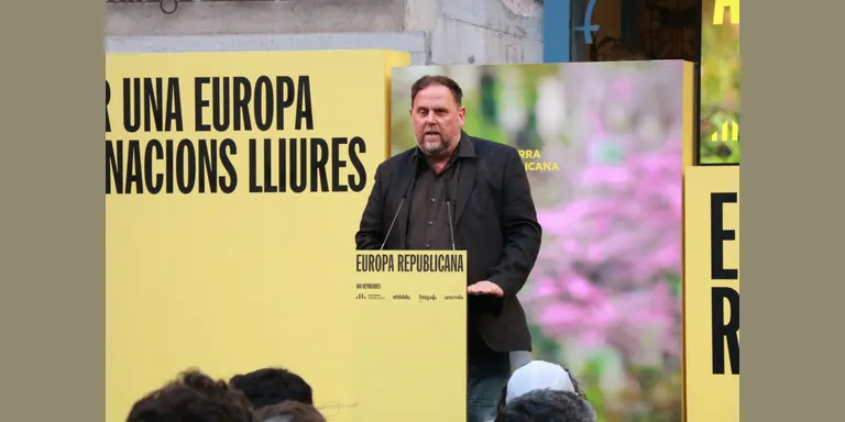 Junqueras oficialitza la renúncia a la presidència d'ERC i Rovira n'assumeix les funcions