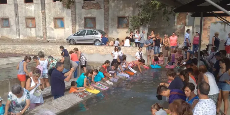 Els safareigs s'omplen d'aigua i de vida per un dia