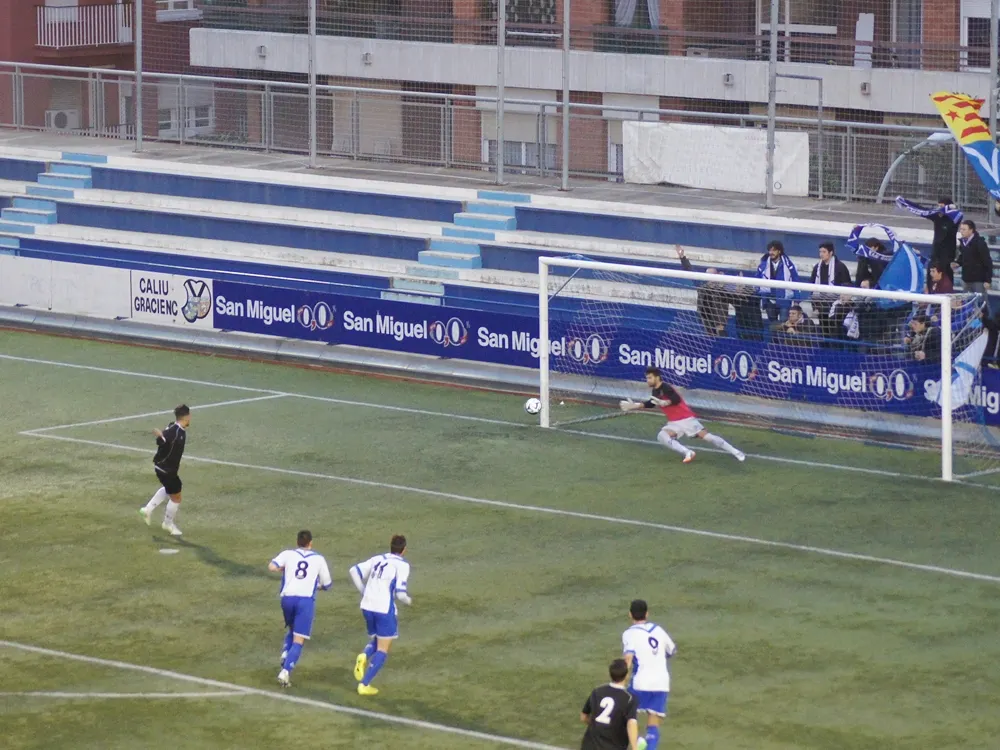 El gol d'Àlex Fernández des dels onze metres que valen tres punts per al Rubí