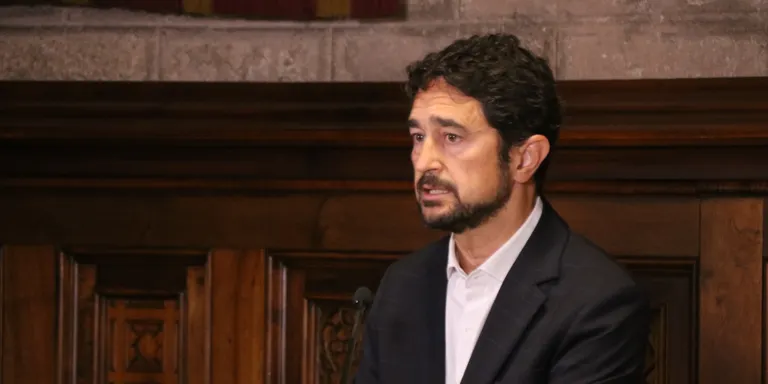 JuntsXBCN veu "improvisada" la mesura de no renovar llicències de pisos turístics