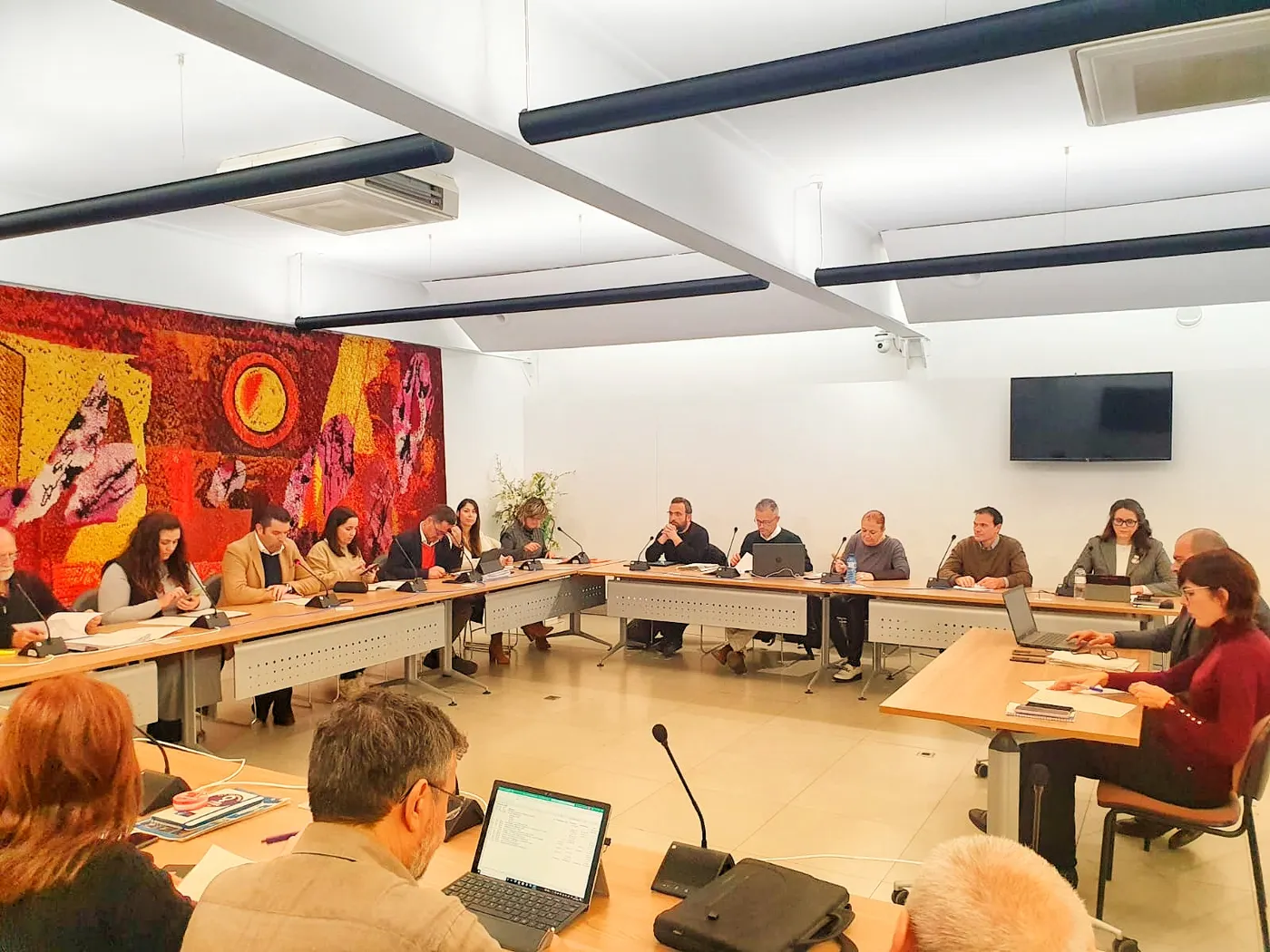 El ple de l'Ajuntament de Pineda aprova el pressupost 2023, que puja a 35M