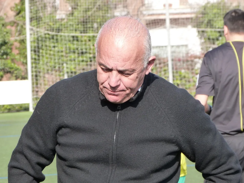 Juan Moscoso va camí de completar la tercera temporada a la banqueta de l'Olímpic / Arxiu